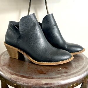 Universal Thread / Ankle Bootie / Size 6.5 / Black